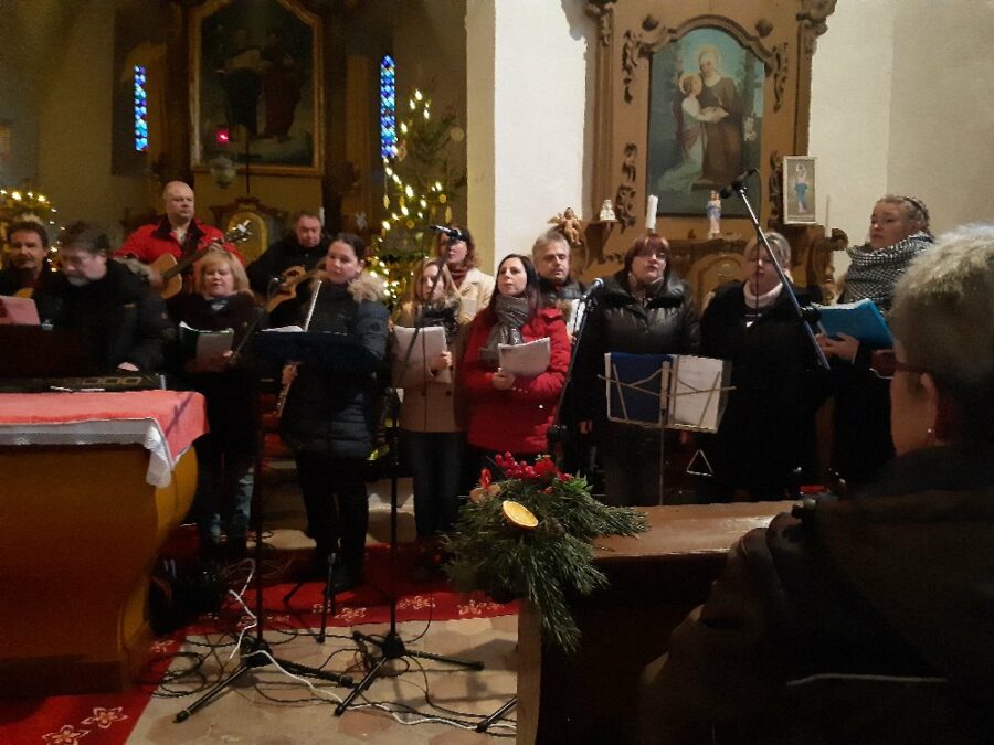 Macechy v Neumětelích