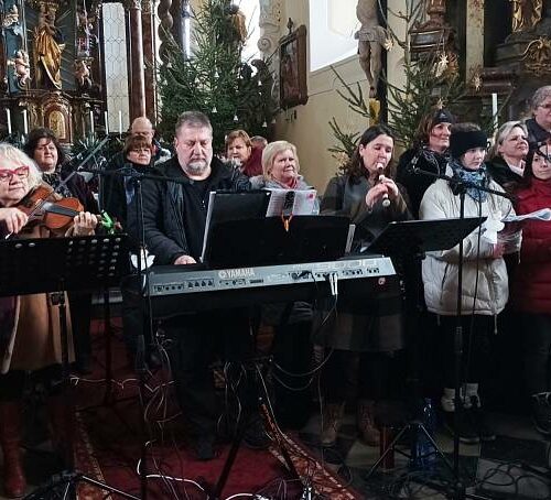 V kostele v Mrtníku zahrály a zazpívaly Macechy