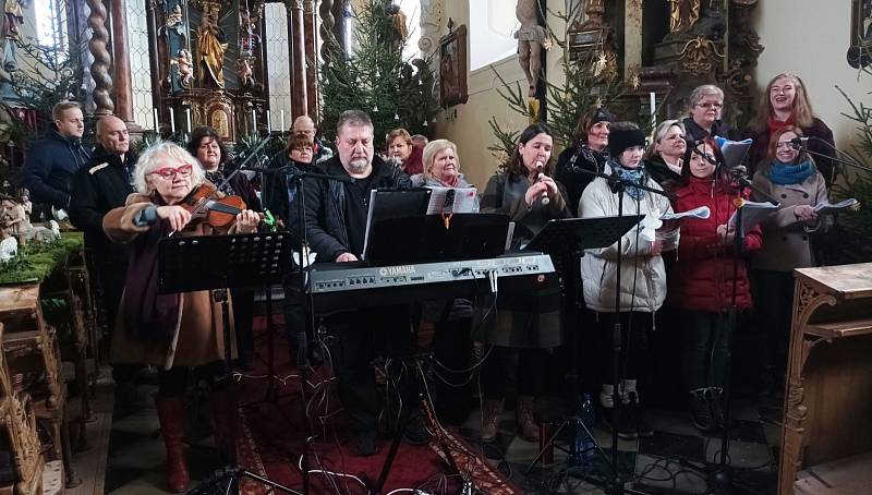 V kostele v Mrtníku zahrály a zazpívaly Macechy