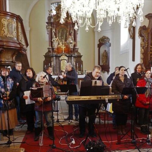 Skupina Macechy přivezla do Nižbora hudební nadílku